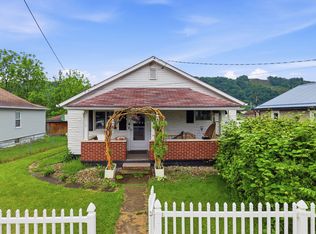 506 Grant St, Springdale, PA 15144