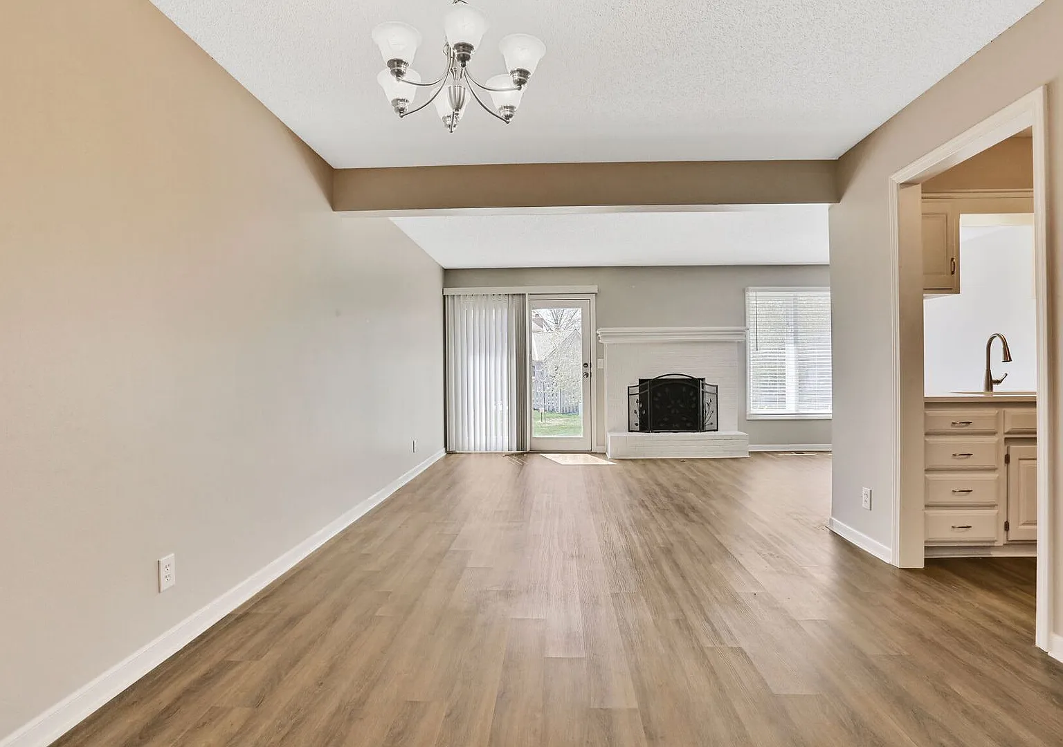 Fully Renovated 2 Bedroom and 2.5 Bath Townhome Located Indian Creek Park Estates Neighborhood! — Photo 4