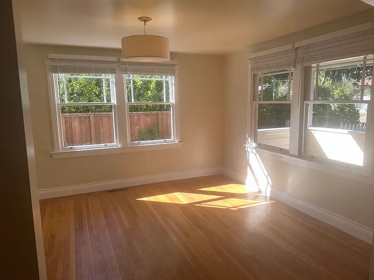 136 Suffield Ave — Photo 1