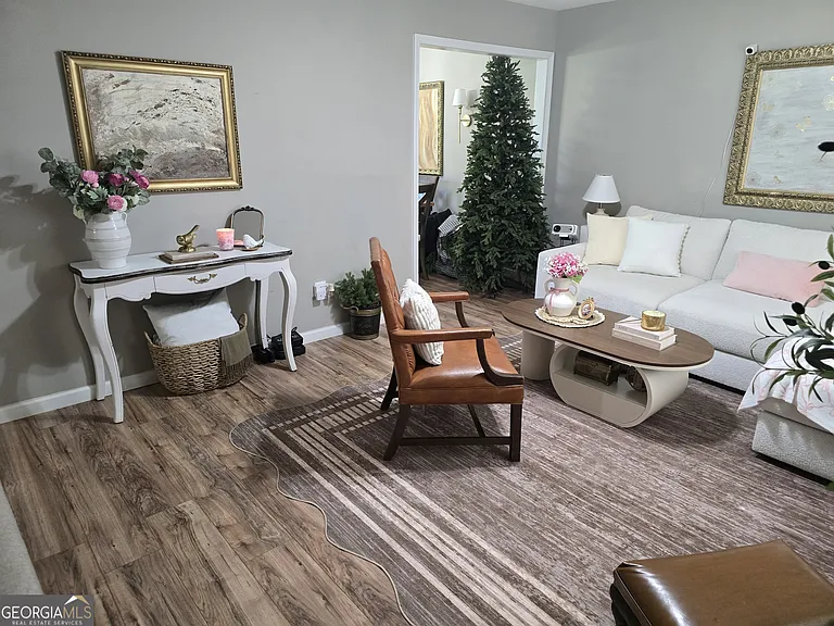 10 Silverwood Dr — Photo 3