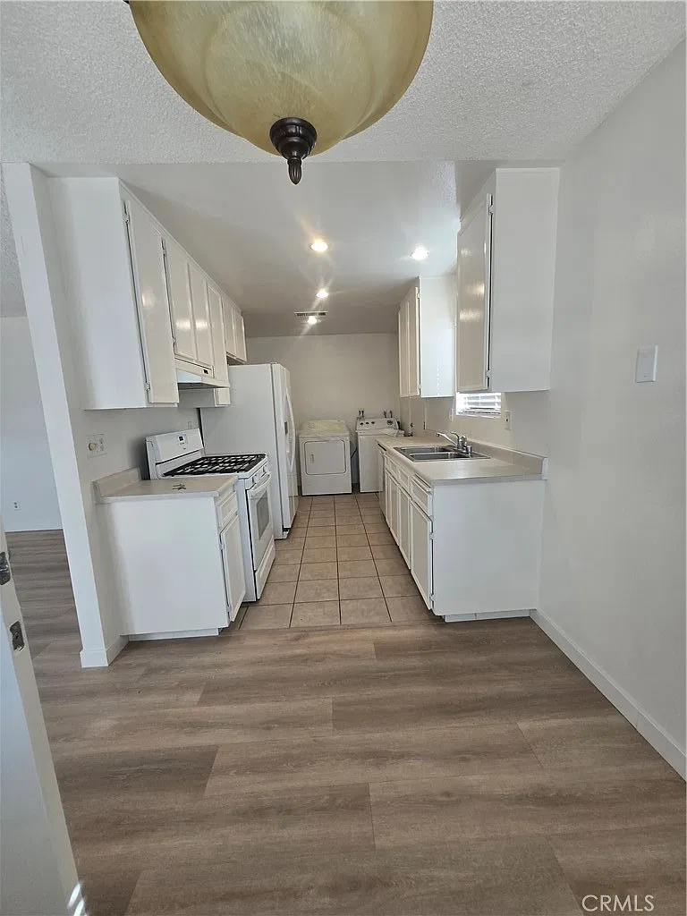 2 bed, 827 sqft, $1,650 — Photo 3