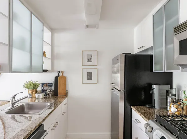 210 Warren Street image 4 of 7