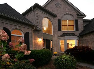 2967 Hidden Timber Dr, Orion, MI 48359