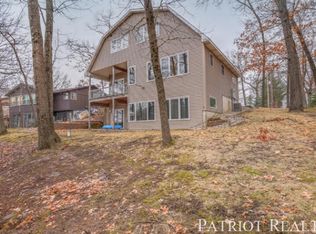 8522 S Pine Point Dr, Newaygo, MI 49337