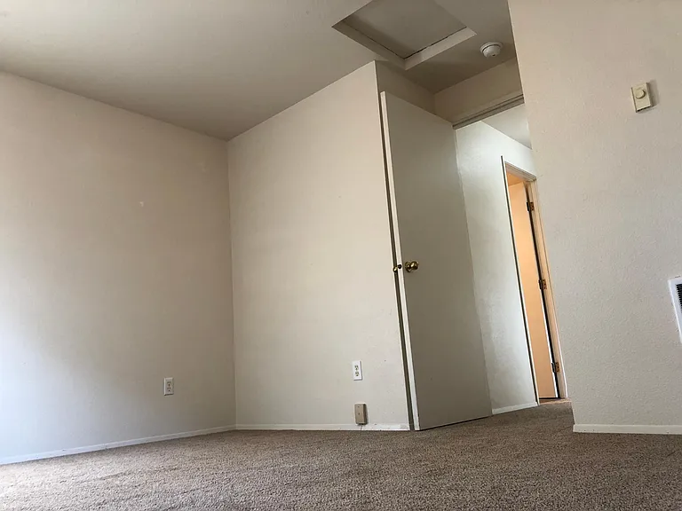 2813 J Ct SE #A — Photo 35