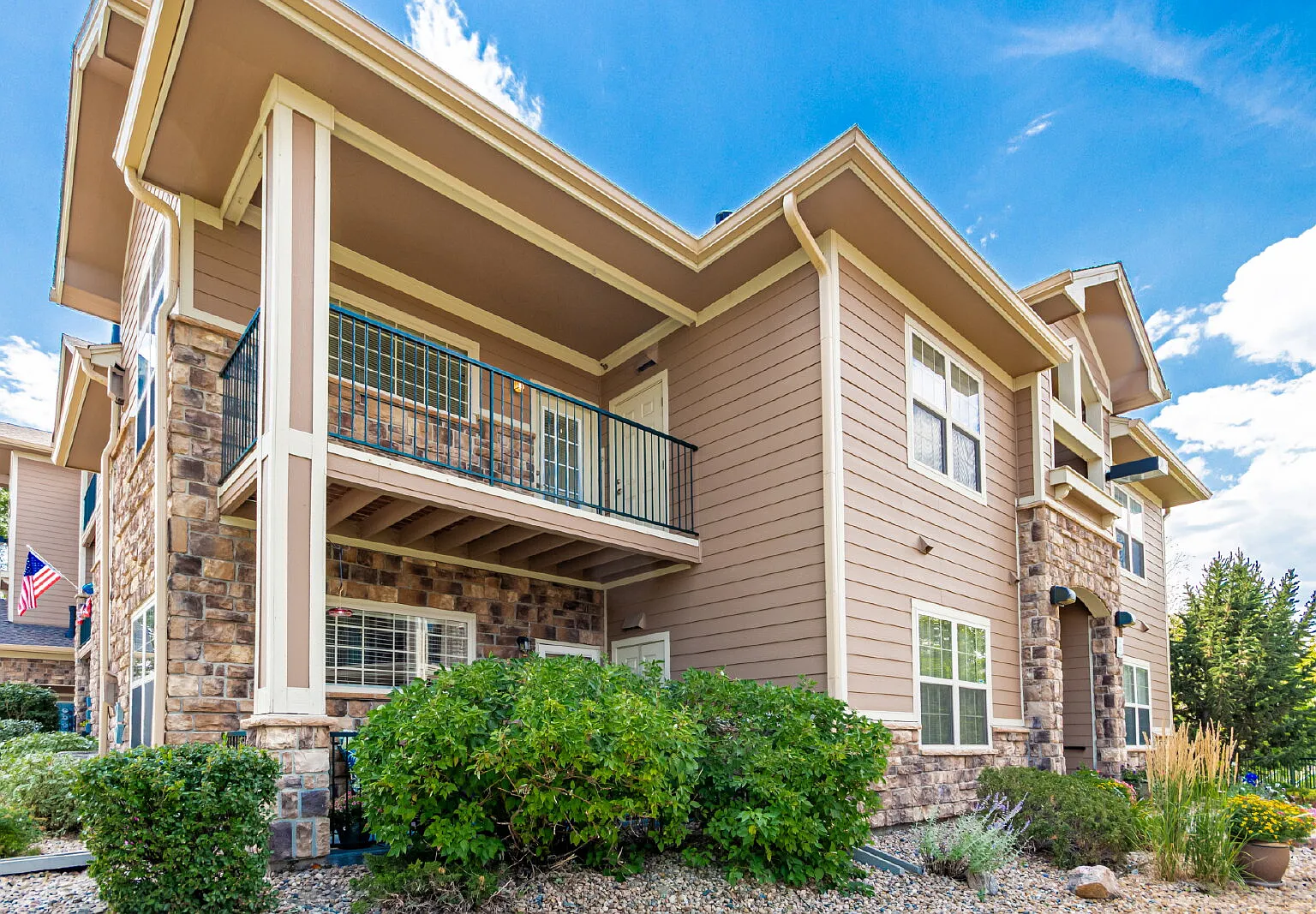 2 bed, 2.0 bath, 1160 sqft, $1,890 — Photo 4