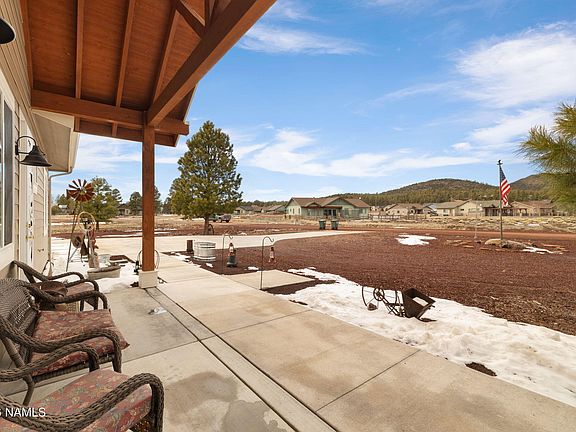 3rd image of 2557 Lazy East Rd