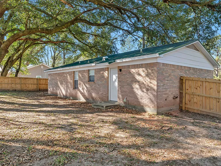22150 Hill N Dale Dr — Photo 11