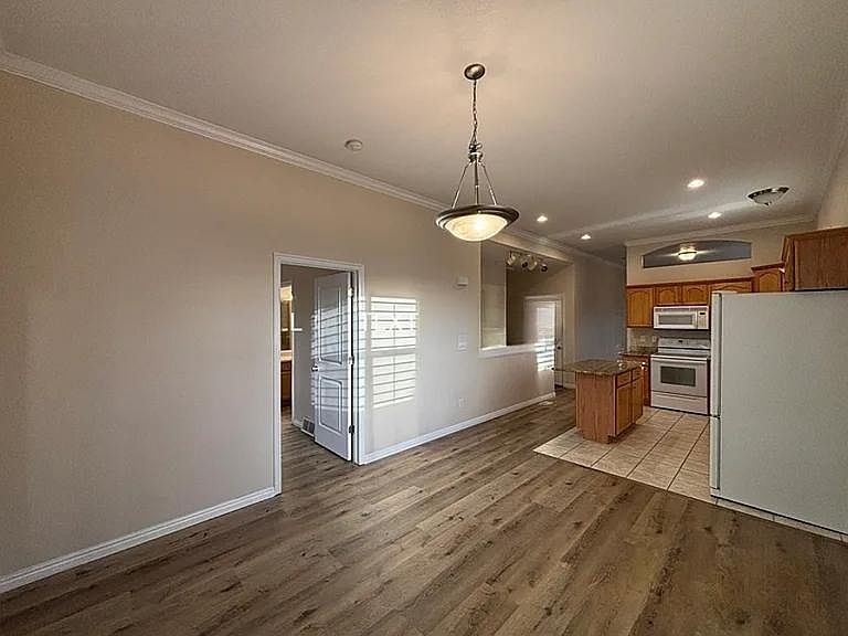 2nd image of 3509 Sierra Del Sol Ave