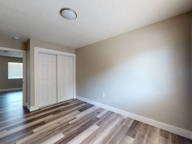 1810 E 25th Street — Photo 11