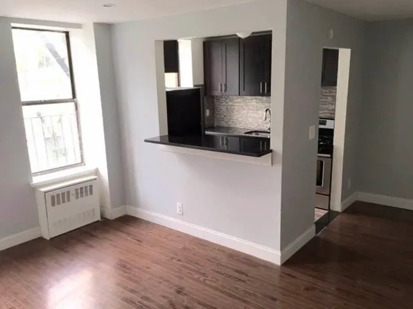 932 Bronx Park South image 1 of 4