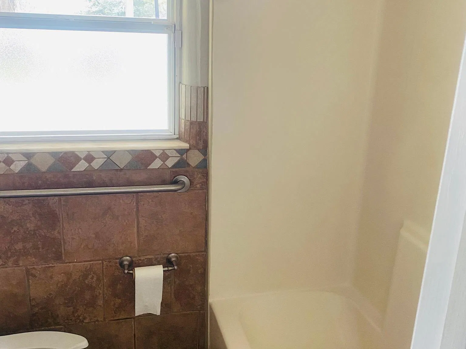1426 Griflet Rd — Photo 3