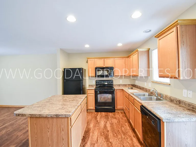 15404 Townsend Ave — Photo 4