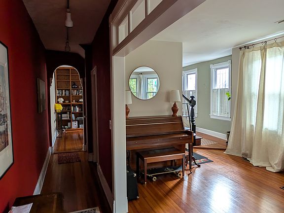 5th image of 1429 G St NE #2