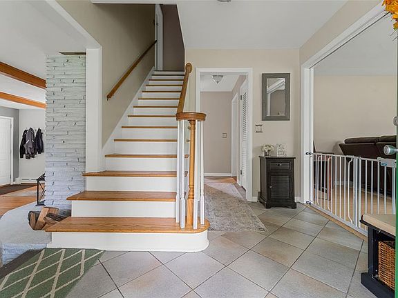 4th image of 15 Clifton Blvd
