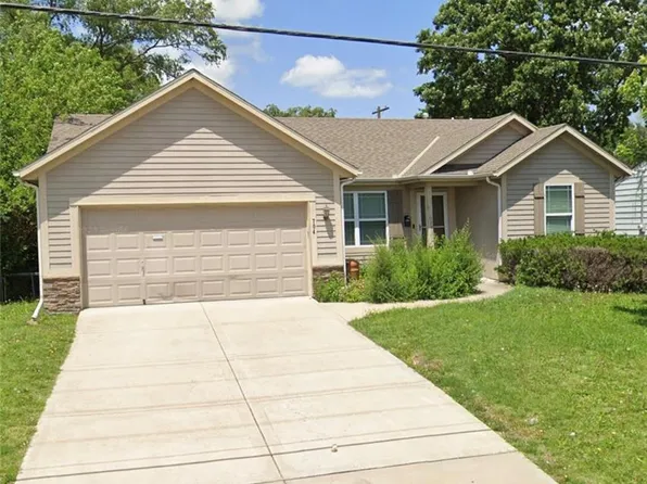 704 W Dennis Ave, Olathe, KS 66061