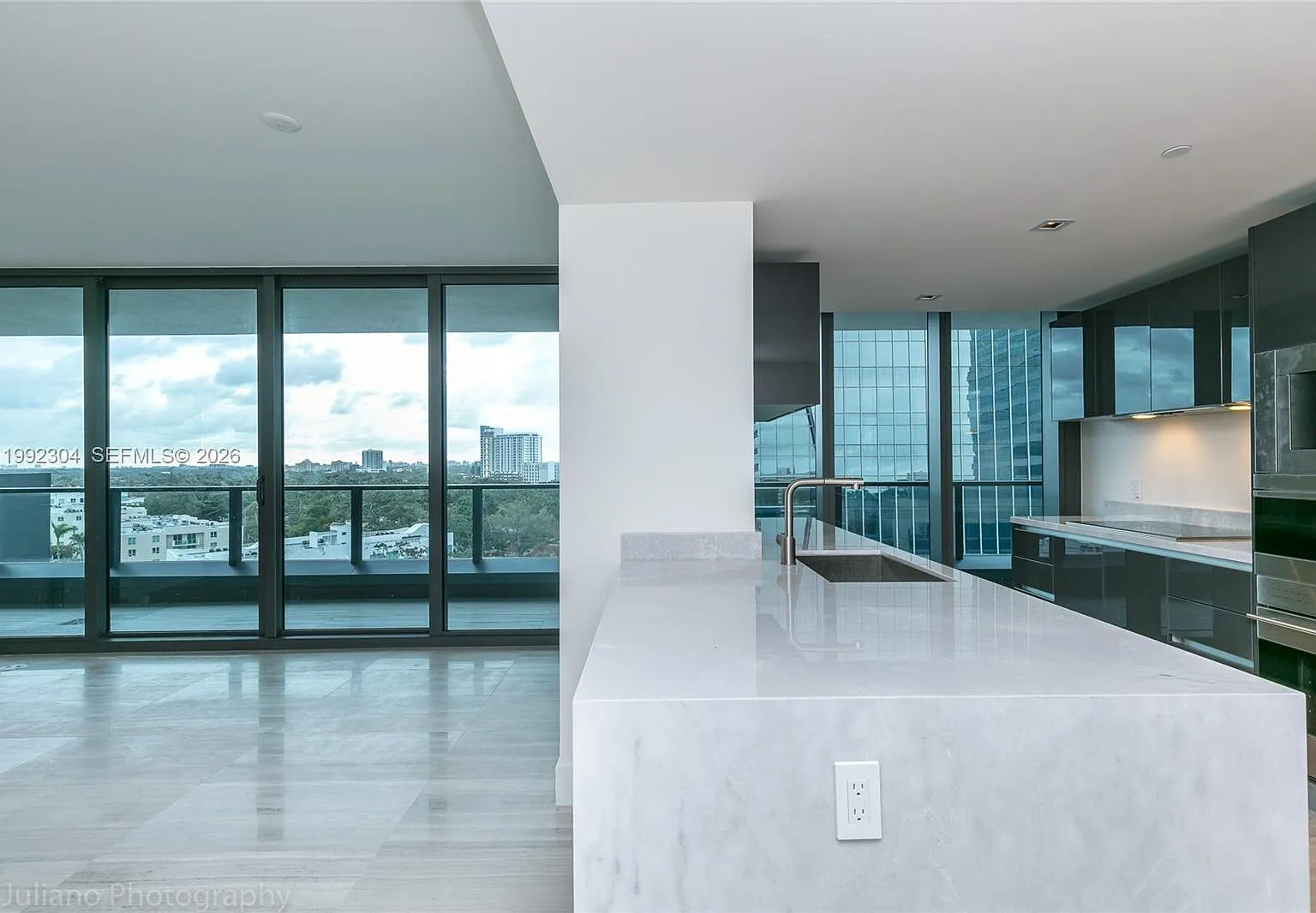 2 bed, 2.0 bath, 1355 sqft, $6,500 — Photo 4