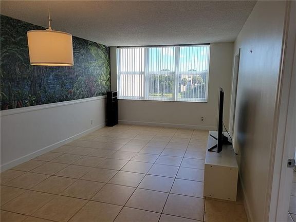 3rd image of 9421 Evergreen Pl APT 405