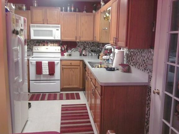 Kitchen (Glass Tile Backsplash)