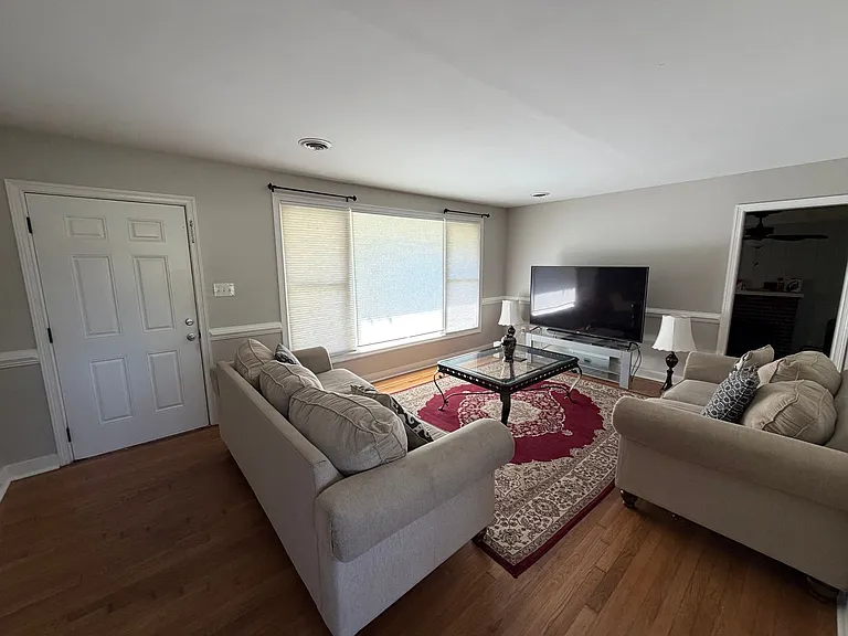 2210 Manlyn Rd — Photo 6