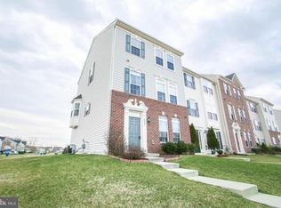 43001 Edgewater St, Chantilly, VA 20152