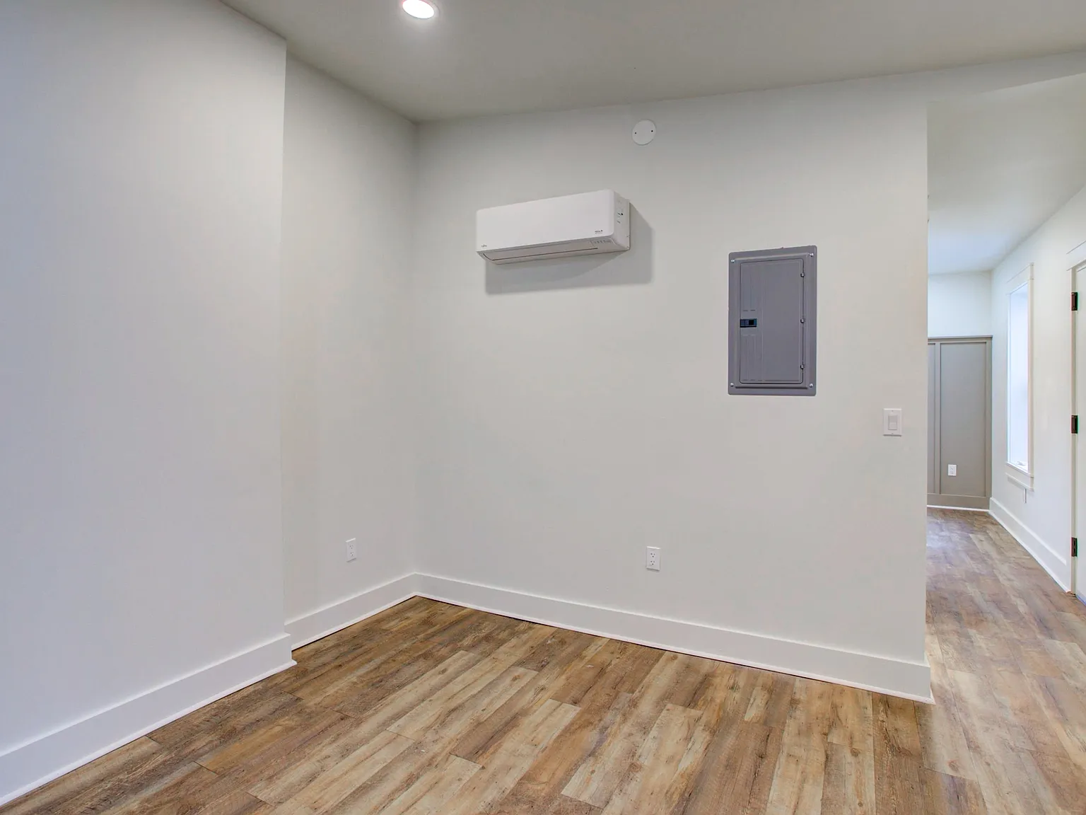11 East Walnut Street - 2 — Photo 3