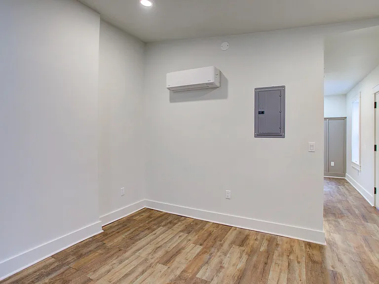 11 E Walnut St #2 — Photo 4
