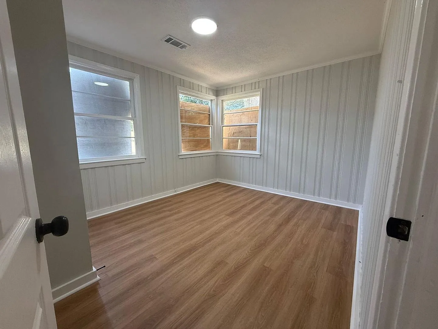 For Rent! 4 Bedroom Home! — Photo 3