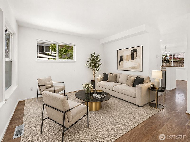 3rd image of 3308 S Holly Place