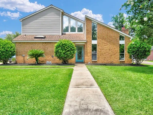 221 Wedgewood St, Lake Jackson, TX 77566