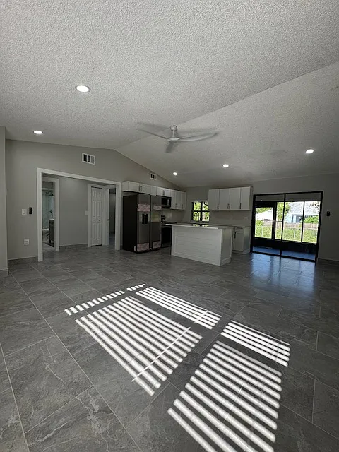 2 bed, 1083 sqft, $1,595 — Photo 3