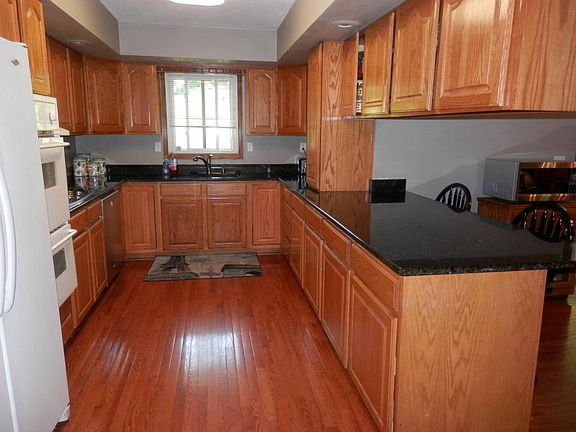 3rd image of 3700 Meadow Oak Ln