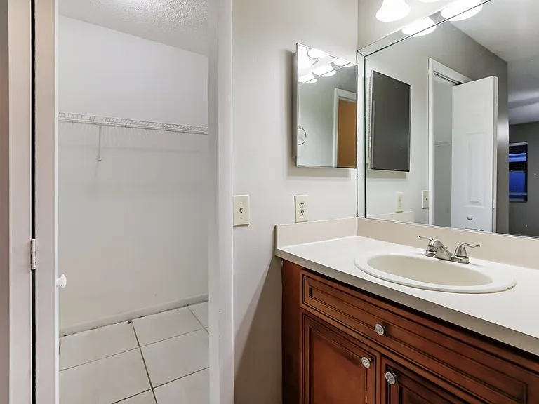 1739 SW 138th Ave — Photo 11