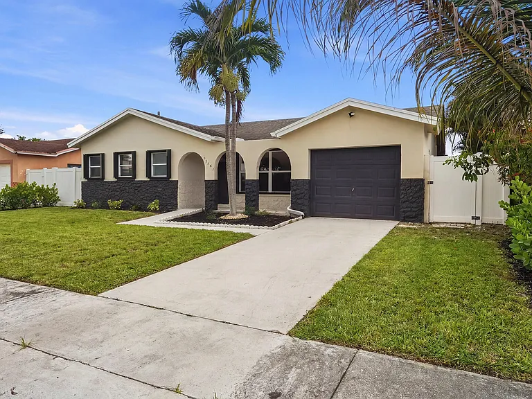 22267 SW 57th Ave — Photo 30