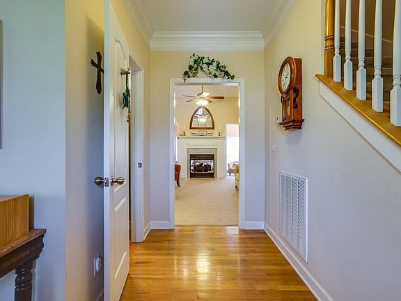 5th image of 201 Merrywood Ct