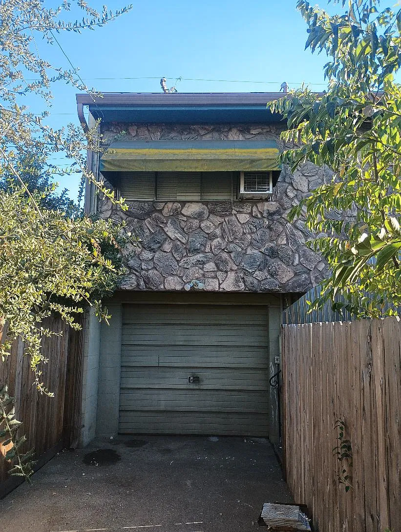 2 bed, 700 sqft, $1,400 — Photo 2