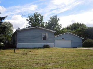 1917 Manchester Dr, Lapeer, MI 48446