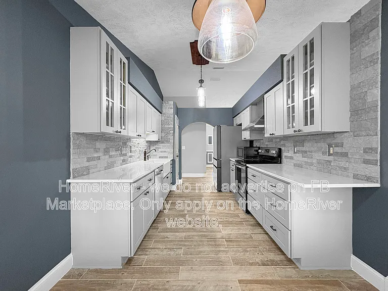 4021 NE 6th Ct — Photo 2