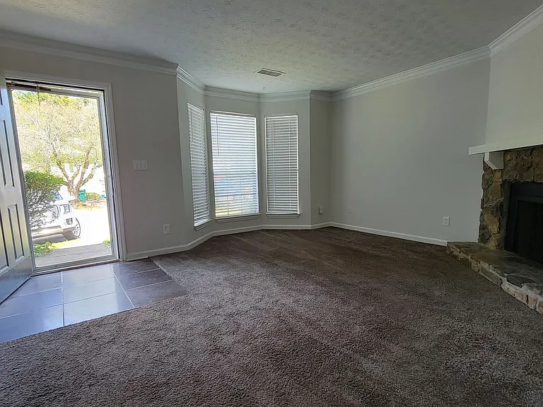 1064 Huntington Trce SE — Photo 14