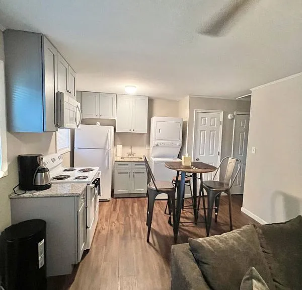 1123 S Victory St #B — Photo 1