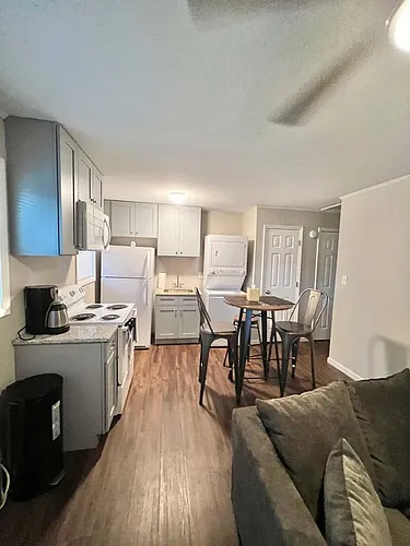 1123 S Victory St #B Photo 1 1123 S Victory St #B Photo 1