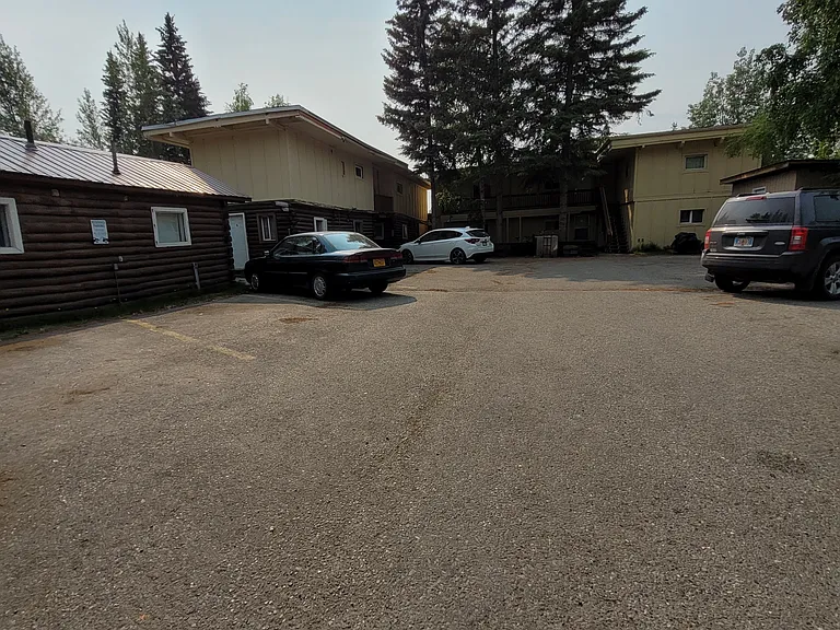 1128 Hess Ave #10 — Photo 6