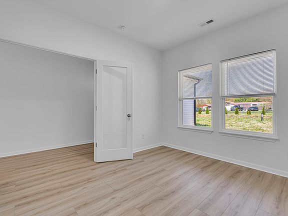 4th image of 556 Sand Clay Rd