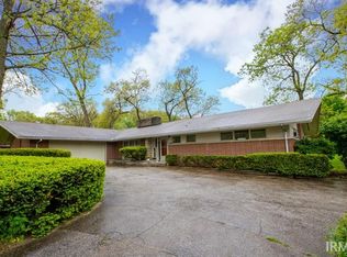 53025 Oakmont West Dr, South Bend, IN 46637