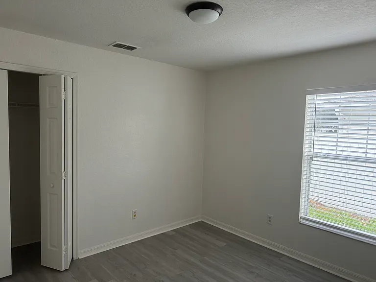120 Eagle Point Blvd — Photo 8