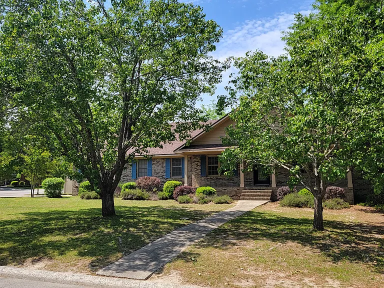 124 Cedar Vale Dr — Photo 1