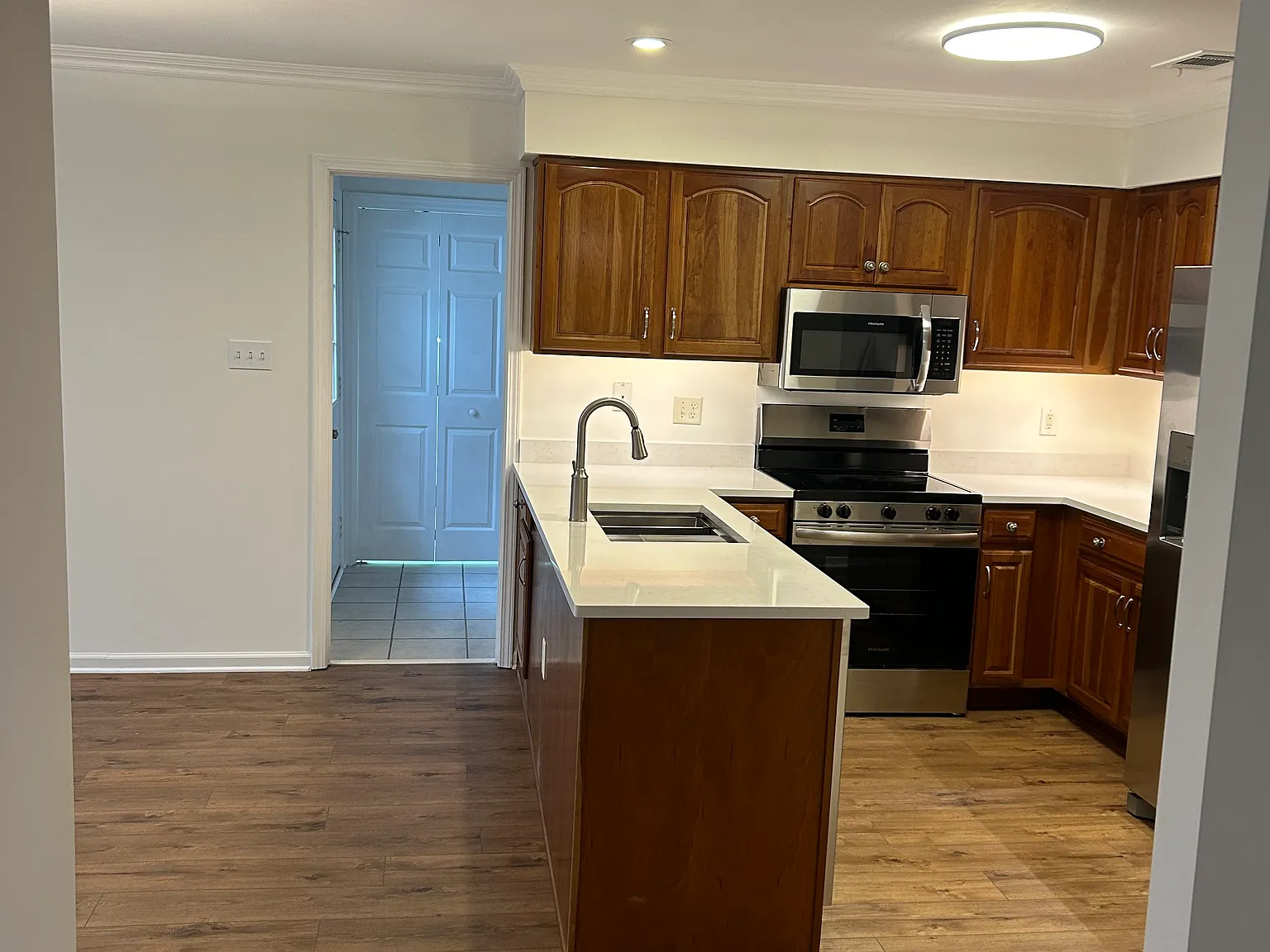 3 bed, 2.5 bath, 2046 sqft, $3,100 — Photo 4