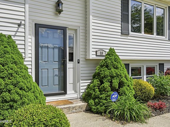 5th image of 18 Greenings Ave