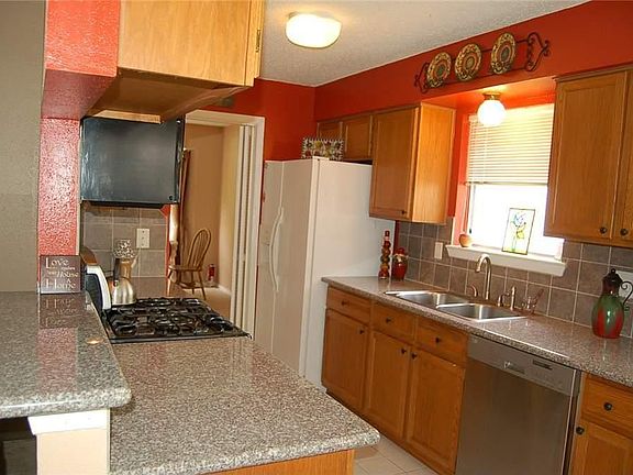3rd image of 2919 Cottonfield Way