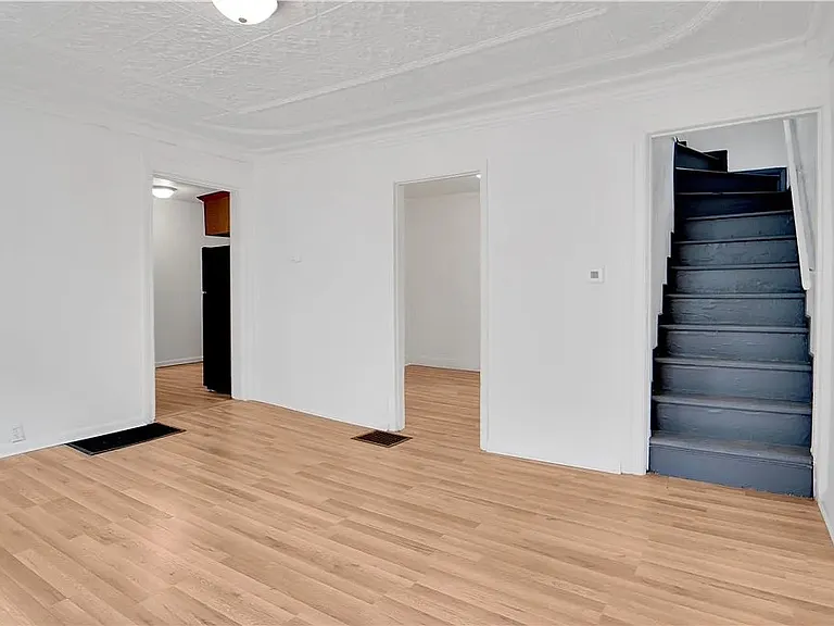46 Caroline St — Photo 3
